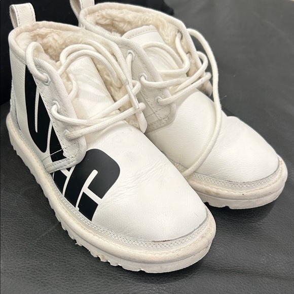 UGG  White and Black Logo Boots - Picture 2 of 9